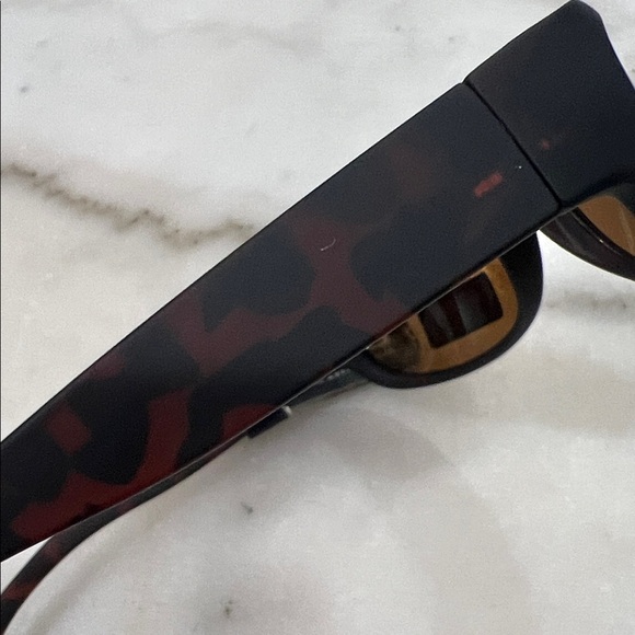 Foster Grant Black Leopard Sunglasses with Dark Lenses - Picture 9 of 9